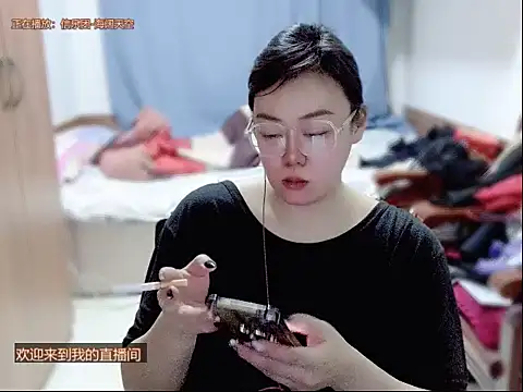 Snapshot of yingying1222 chatting on 04-10-26, 11:59 yingying1222 online show from 04-10-26, 11:59