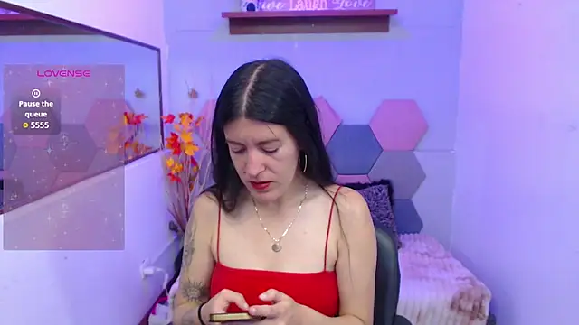 Snapshot of HannaOwen_ chatting on 03-13-26, 01:51 HannaOwen online show from 03-13-26, 01:51