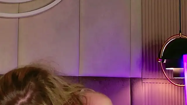 Snapshot of Beckie_White chatting on 02-20-26, 08:53 Beckie White online show from 02-20-26, 08:53