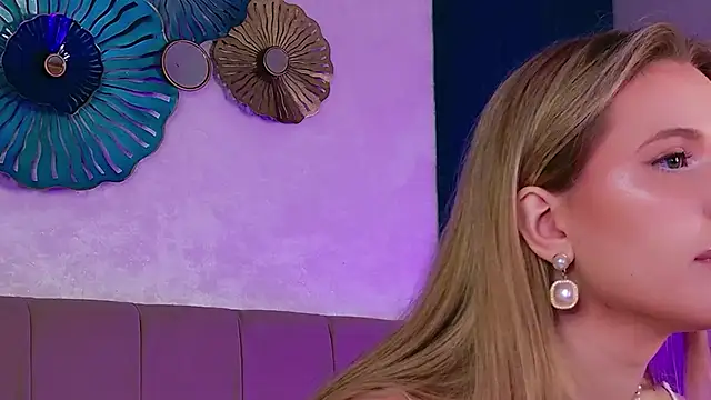 Snapshot of Beckie_White chatting on 02-26-26, 08:41 Beckie White online show from 02-26-26, 08:41