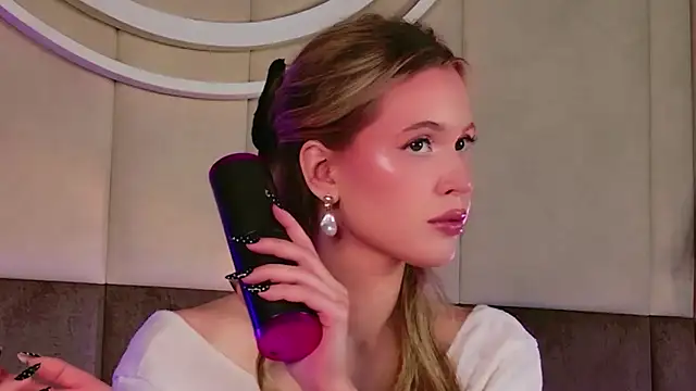 Snapshot of Beckie_White chatting on 03-03-26, 09:10 Beckie White online show from 03-03-26, 09:10