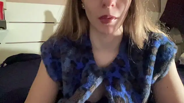 Snapshot of petiteetoile chatting on 02-09-26, 04:55 petiteetoile online show from 02-09-26, 04:55