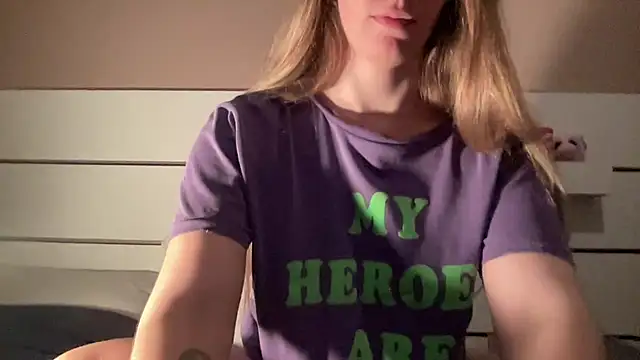 Snapshot of petiteetoile chatting on 03-18-26, 10:13 petiteetoile online show from 03-18-26, 10:13