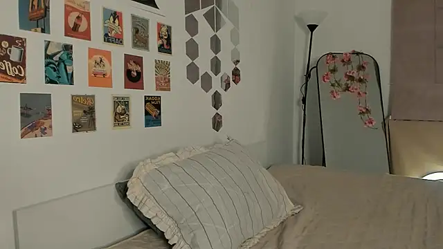 Snapshot of CalmFever chatting on 03-13-26, 08:26 CalmFever online show from 03-13-26, 08:26