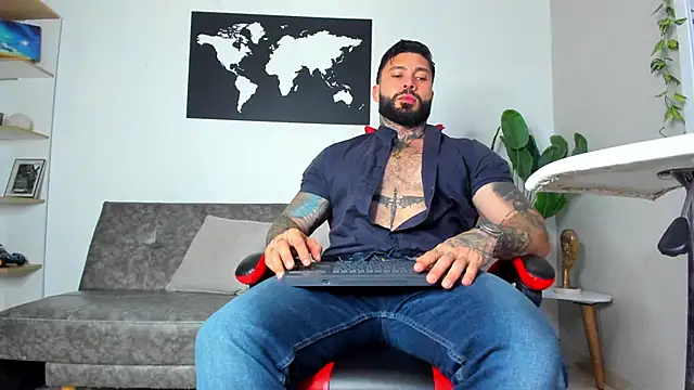 Snapshot of Alessrose chatting on 02-10-26, 07:40 Alessrose online show from 02-10-26, 07:40