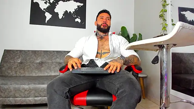 Snapshot of Alessrose chatting on 02-11-26, 07:41 Alessrose online show from 02-11-26, 07:41