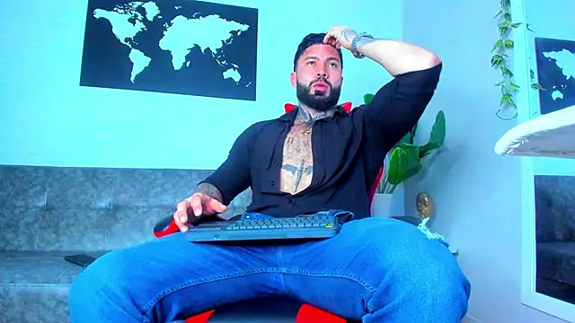 Snapshot of Alessrose chatting on 02-17-26, 07:42 Alessrose online show from 02-17-26, 07:42