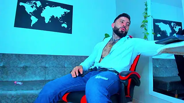 Snapshot of Alessrose chatting on 03-02-26, 08:37 Alessrose online show from 03-02-26, 08:37