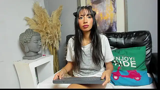 Snapshot of CloeCastillo chatting on 03-10-26, 06:18 CloeCastillo online show from 03-10-26, 06:18