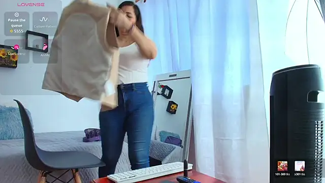 Sophie Tyler online show from 06-26-26, 01:59