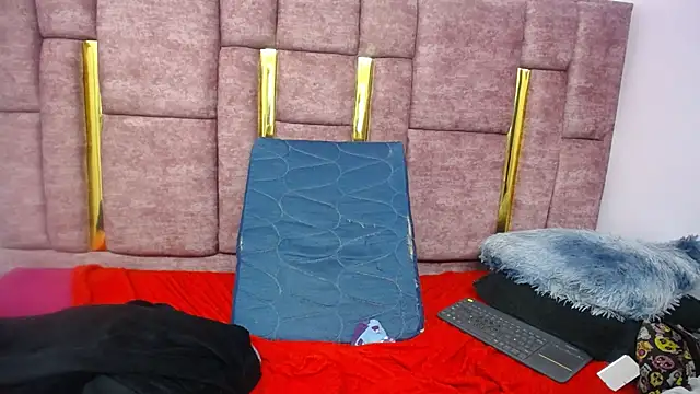 FRANCESCA LOVE  online show from 04-23-26, 04:03