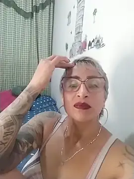 Snapshot of Charlotte_gray_ chatting on 02-11-26, 11:32 Charlotte gray online show from 02-11-26, 11:32