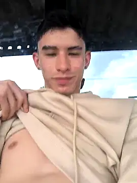 Snapshot of Camilow_w chatting on 03-28-26, 10:31 Camilow w online show from 03-28-26, 10:31