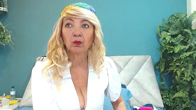 AmelieLux online show from 04-29-26, 04:55