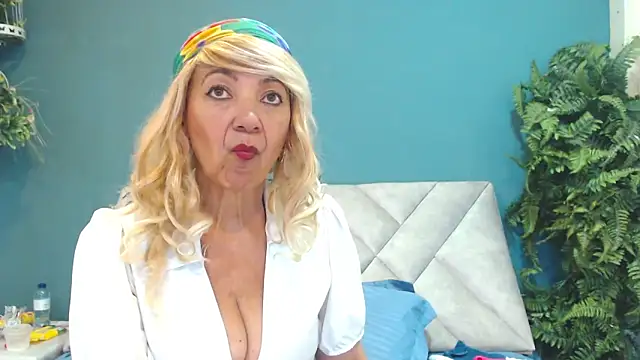 AmelieLux online show from 04-29-26, 05:30