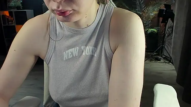 Snapshot of yours_ann chatting on 03-11-26, 02:39 yours ann online show from 03-11-26, 02:39