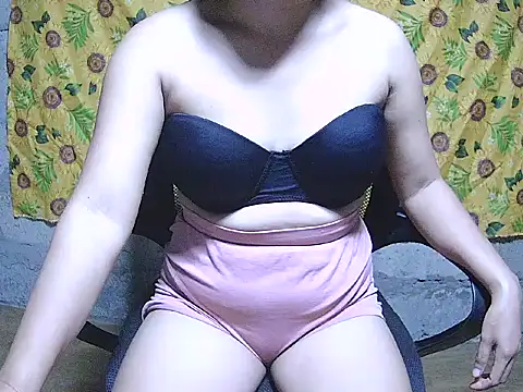 Snapshot of SweetHotBabe18 chatting on 07-23-26, 08:45 SweetHotBabe18 online show from 07-23-26, 08:45