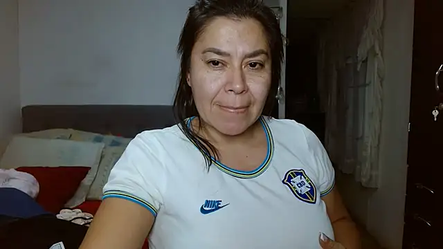 Snapshot of Karo_sexy chatting on 12-15-24, 04:29 Karo sexy online show from 12-15-24, 04:29