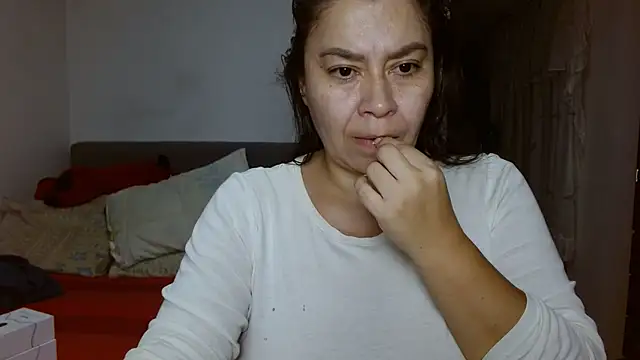 Snapshot of Karo_sexy chatting on 12-24-24, 01:06 Karo sexy online show from 12-24-24, 01:06