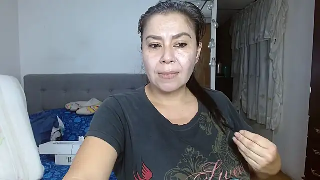 Snapshot of Karo_sexy chatting on 10-04-25, 06:00 Karo sexy online show from 10-04-25, 06:00