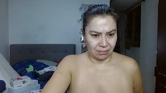 Snapshot of Karo_sexy chatting on 11-30-25, 03:43 Karo sexy online show from 11-30-25, 03:43