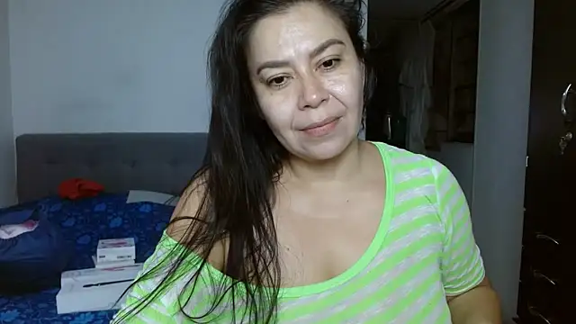 Snapshot of Karo_sexy chatting on 12-04-25, 10:18 Karo sexy online show from 12-04-25, 10:18