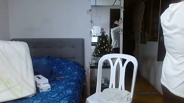 Snapshot of Karo_sexy chatting on 12-20-25, 11:01 Karo sexy online show from 12-20-25, 11:01