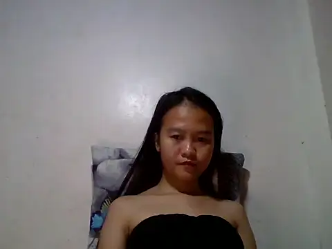 Yourlilpinayy online show from 04-28-26, 10:15