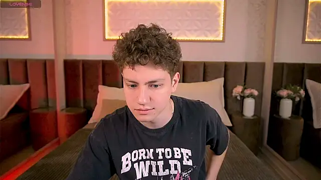 Snapshot of StefanBev chatting on 02-18-26, 07:32 StefanBev online show from 02-18-26, 07:32