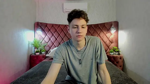 Snapshot of StefanBev chatting on 03-04-26, 07:42 StefanBev online show from 03-04-26, 07:42