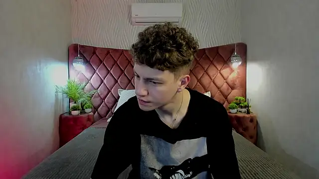 Snapshot of StefanBev chatting on 03-05-26, 08:05 StefanBev online show from 03-05-26, 08:05