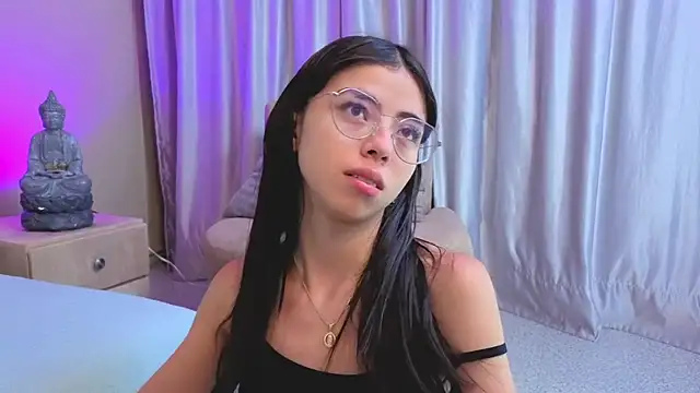 Mia Naive online show from 04-28-26, 11:37