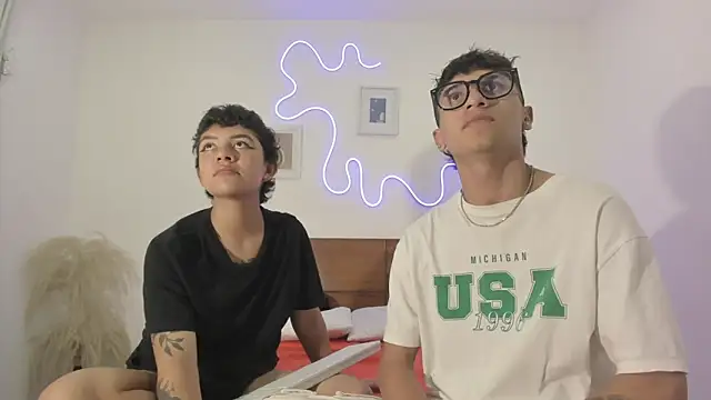 Snapshot of hardcoreheat_ind chatting on 03-13-26, 01:01 hardcoreheat ind online show from 03-13-26, 01:01