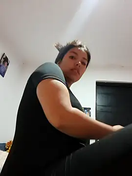 Snapshot of Ariana_Castillo__ chatting on 02-14-26, 12:13 Ariana Castillo online show from 02-14-26, 12:13