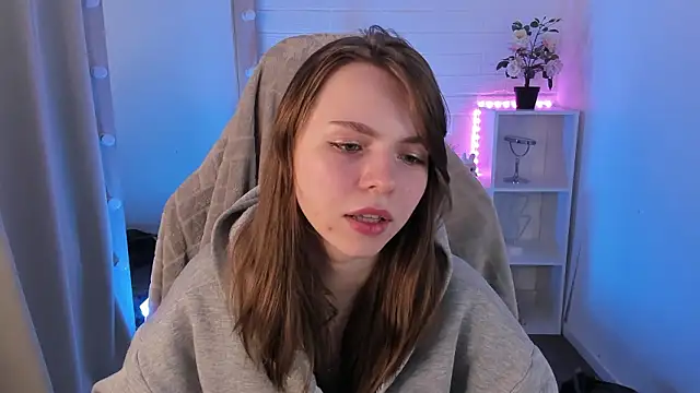 Snapshot of LesleySky chatting on 02-27-26, 08:20 LesleySky online show from 02-27-26, 08:20