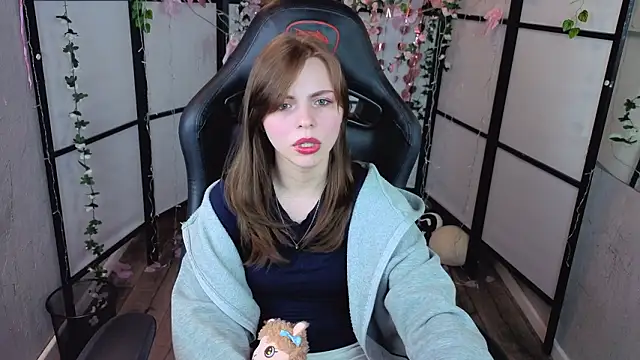 Snapshot of LesleySky chatting on 03-05-26, 08:38 LesleySky online show from 03-05-26, 08:38