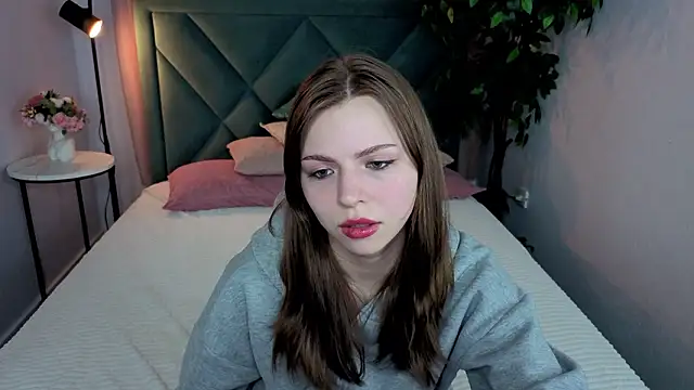 Snapshot of LesleySky chatting on 03-12-26, 08:37 LesleySky online show from 03-12-26, 08:37