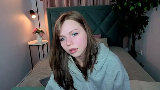 Snapshot of LesleySky chatting on 03-13-26, 08:26 LesleySky online show from 03-13-26, 08:26