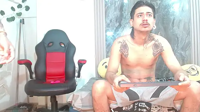 Damian-and-Camerum online show from 04-25-26, 03:31