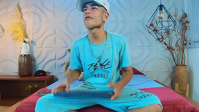 ItsZairen online show from 03-25-26, 03:45