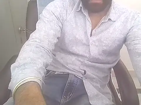 Snapshot of Ronny69y chatting on 02-19-26, 05:58 Ronny69y online show from 02-19-26, 05:58