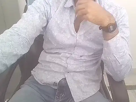 Snapshot of Ronny69y chatting on 02-21-26, 05:08 Ronny69y online show from 02-21-26, 05:08