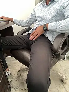 Snapshot of Ronny69y chatting on 02-23-26, 05:27 Ronny69y online show from 02-23-26, 05:27