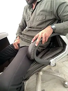 Snapshot of Ronny69y chatting on 02-27-26, 06:35 Ronny69y online show from 02-27-26, 06:35