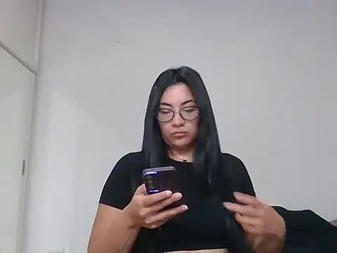 Snapshot of Agusgold22 chatting on 03-16-26, 03:05 Agusgold22 online show from 03-16-26, 03:05