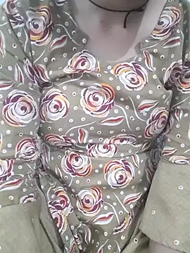 Snapshot of Uma_rani chatting on 02-25-26, 01:10 Uma rani online show from 02-25-26, 01:10