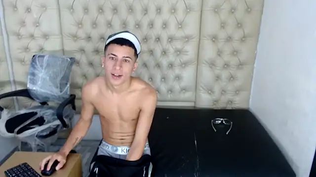 Snapshot of keiandrenne chatting on 02-19-26, 02:18 keiandrenne online show from 02-19-26, 02:18