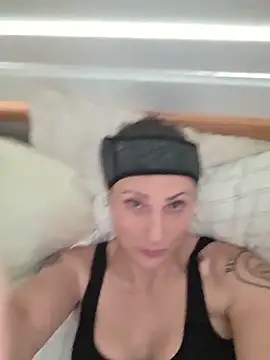 Snapshot of SylviaSunday chatting on 06-14-26, 10:23 SylviaSunday online show from 06-14-26, 10:23