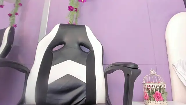 luna bradley  online show from 02-24-26, 12:25