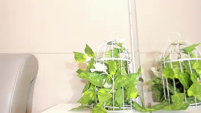 luna bradley  online show from 04-22-26, 12:28